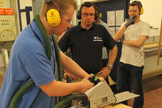 Ludden-Mitarbeiter in der Tischlerei