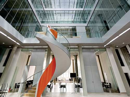 Das Atrium im NINO HOCHBAU.